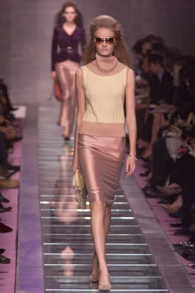 Look 10